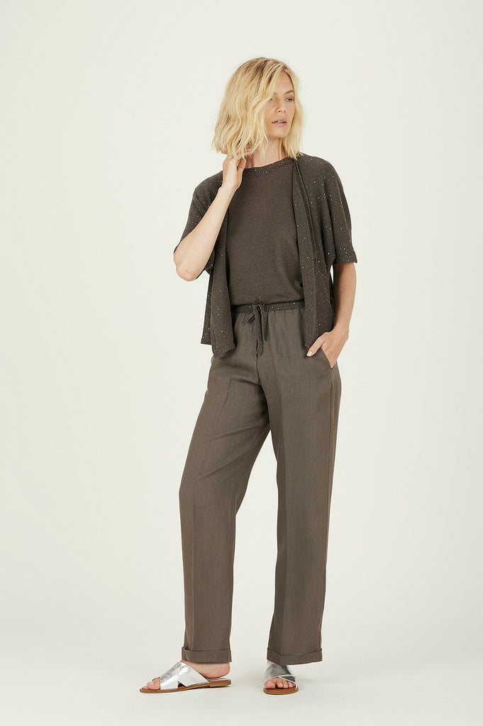 Super easy to wear pull on trousers from chic Italian brand Le Tricot Perugia.  In a gorgeous muted brown colour and featuring a drawstring waist, turn up hem and relaxed fit put these on and you can imagine wafting about in your Italian villa!