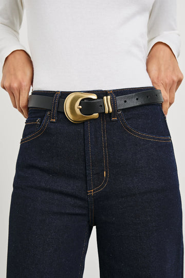 It's not just a belt - it's a Rails belt!&nbsp; &nbsp;Crafted from 100% Italian leather the black version features extra loops for an adjustable hip to waist fit and a nice chunky buckle.&nbsp; Perfect with denim or wrapped around the waist of your favourite dress this is a classic that will never go out of style.