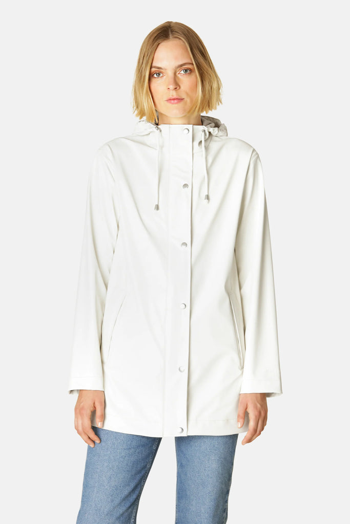 In a clean milk shite colour-way this rain jacket will not only keep you dry with its his technical manufacturing of welded seams, underarm eyelets, a drawstring hood and a waterproof rating of 5000mm, but it will also keep you stylish.  