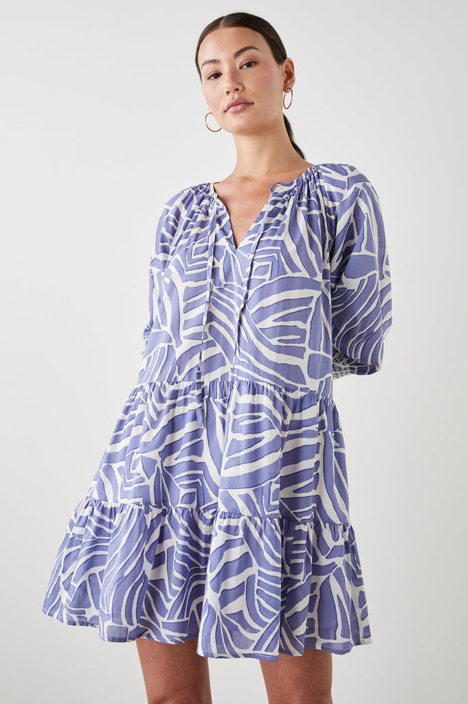 The Sia dress will definitely turn heads!  Crafted from breathable 100% cotton and featuring 3/4 length sleeves, a flattering v neck and an above the knee length and coming in a gorgeous blue print pair this with your favourite white D.A.T.E. trainers and you're ready for lunch with the girls!