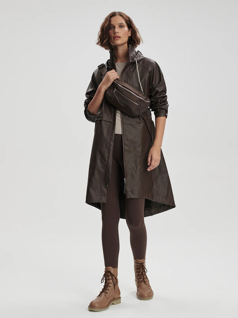 The Kirsten Rain Coat from Varley is crafted from 100% Polyurethane and is fully waterproof. It is oversized and features a full zip and an adjustable hood and cuffs, giving a customisable fit. It has taped seams, storm flaps and a dropped back hem to keep the rain out!