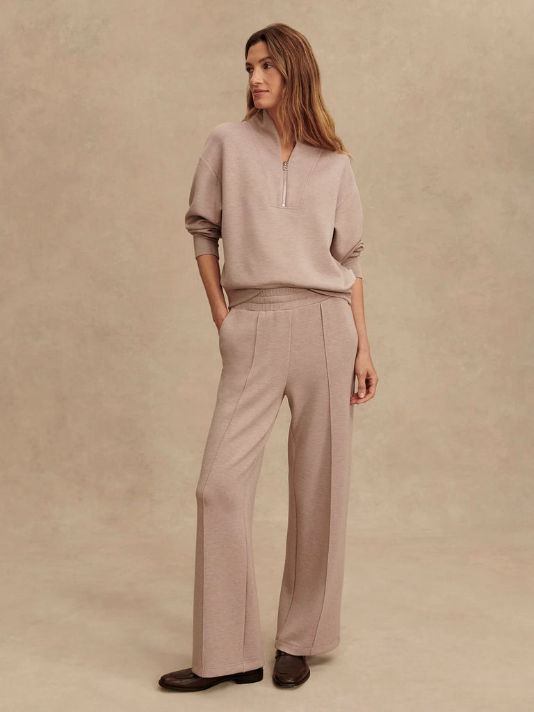 Introducing the wide leg pants in Varley's signature DoubleSoft fabric. These trousers are great as an alternative to joggers or leggings to smarten up your day to day errands or to upgrade your loungewear. With an elasticated, draw cord waist and an internal leg length of 28" you will definitely wonder how you lived without them! Pair with the matching Garcia Sweat Top.