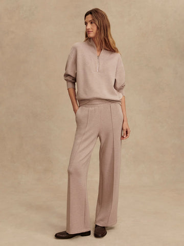 Introducing the wide leg pants in Varley's signature DoubleSoft fabric. These trousers are great as an alternative to joggers or leggings to smarten up your day to day errands or to upgrade your loungewear. With an elasticated, draw cord waist and an internal leg length of 28" you will definitely wonder how you lived without them! Pair with the matching Garcia Sweat Top.