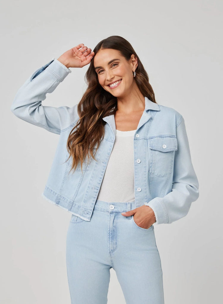 The Coco Denim Jacket from Bella Dahl is ideal for pairing with any of your summer outfits! It comes in this fabulous Tidal Spray Wash and features a cropped design with frayed hem and front flap pockets. This soft jacket will surely become a staple - wear with a basic tee and jeans or shorts, or your summer dresses.