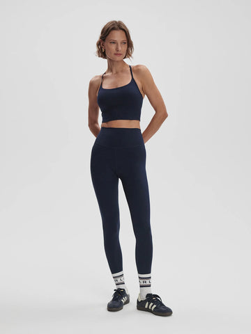 The Freesoft highrise leggings from Varley are exactly what they say - high rise, (nearly) seam-free and buttery soft! They come in classic navy blue this season.