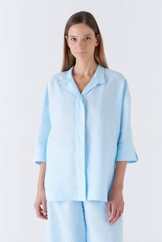 The Emma shirt from Amina Rubinacci is crafted from 100% linen. In a tranquil pale blue, this oversized shirt features a button down front, 3/4 length sleeves and a rounded hemline. This shirt is a summer essential and super easy to wear with white denim.