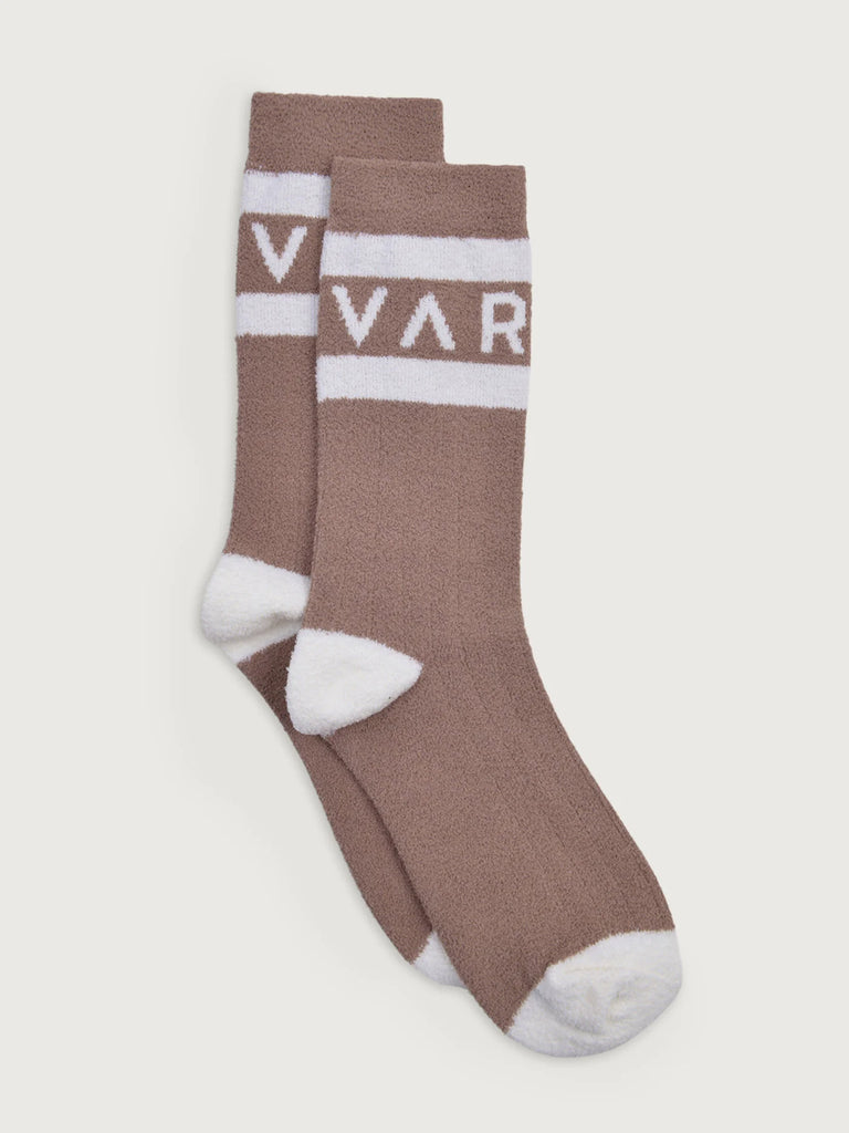 These Spencer Socks from Varley are woven in a boucle-effect yarn and feature stripes, contrasting heal and toe, and the classic Varley logo. They are soft and extremely comfortable and perfect for the cooler weather.