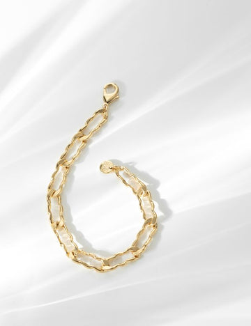 The Venus bracelet is simple and perfect for every day wear.  The bracelet from Louise Damas is made of brass and is gilded with 24k RJC certified fine gold. It measures 16.5cm and as each piece is handmade there will slight irregularities.    