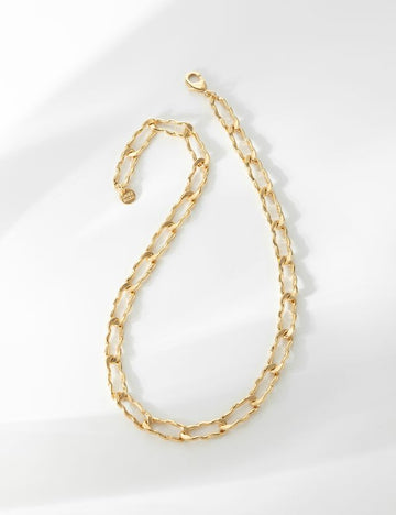 Beautiful in it's simplicity the Venus Necklace fits perfectly into the hollow of your neck.  Worn alone is lovely but Venus works as a layering piece as well.  Handcrafted from brass and gilded with 24k RJC certified fine gold in Louise Damas' workshop in Paris this chain measures 40cm long.   
