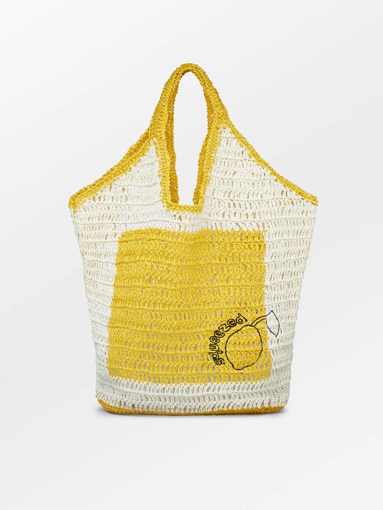 This fun Veru Rina Bag from Becksondergaard in bright yellow is the perfect bag for the summer. With a large, open, spacious compartment it can be carried by hand or as a shoulder bag for all your summer essentials.