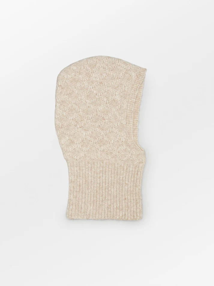 Get winter ready with this winter white balaclava made with a wool and alpaca mix.  Lovely and cosy and it will keep your head and ears warm as toast! Matching mittens are also available.