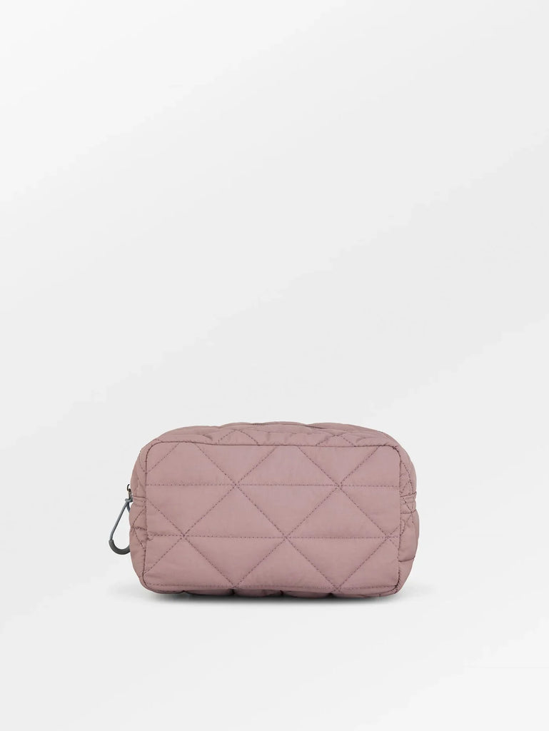 The Daffy Betsy Small Bag from Becksondergaard is the perfect toiletry bag for all your essentials.  It features a spacious main compartment suitable for toiletries or make-up and a smaller zip-up pocket to secure smaller items.  Also available in Black.