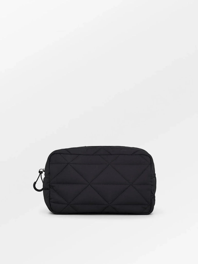 The Daffy Betsy Small Bag from Becksondergaard is the perfect toiletry bag for all your essentials.  It features a spacious main compartment suitable for toiletries or make-up and a smaller zip-up pocket to secure smaller items.  Also available in Taupe.