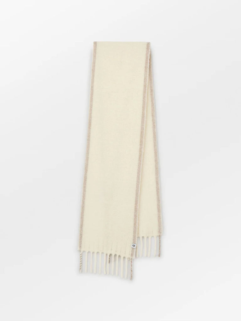 This beautiful Yuta Scarf from Becksondergaard is perfect for taking on the cold weather. Crafted in an alpaca wool blend, this scarf is both warm and soft. It will also make the perfect gift! Measures 26 x 210 cm.