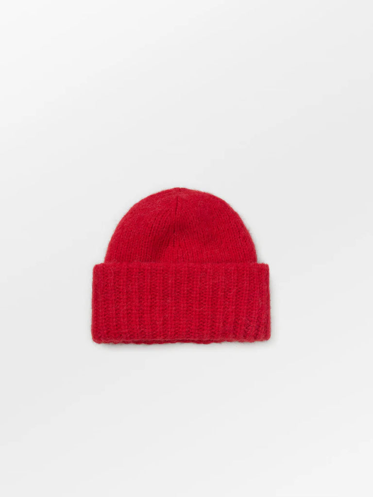The Soloma Beanie is made from 50% baby alpaca, 30% polyamide and 20% fine wool making it perfect for those chilly days whilst adding a pop of colour to the grey days.