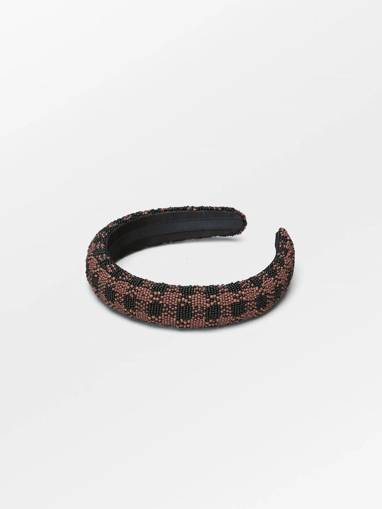 This gorgeous checked beaded hairbrace from Becksondergaard is not only attractive but highly practical and a perfect addition to your autumn/winter outfits. It is great as a gift or as a treat for yourself. 