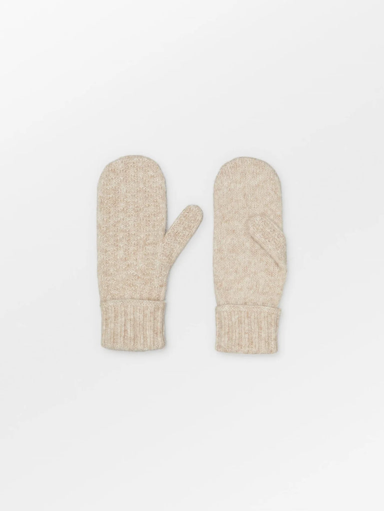 Get winter ready with these soft and cosy mittens. Made in a wool and alpaca mix, they will keep your hands as warm as toast! Matching balaclava is also available. 