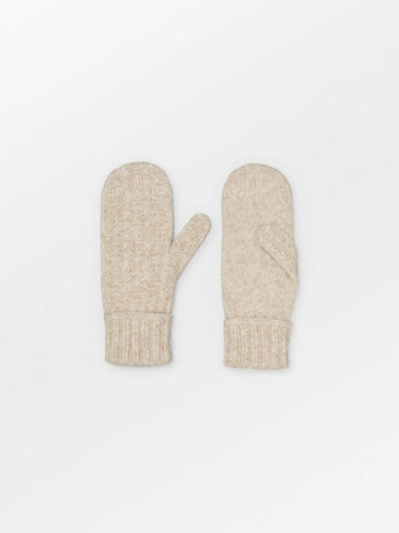 Get winter ready with these soft and cosy mittens. Made in a wool and alpaca mix, they will keep your hands as warm as toast! Matching balaclava is also available. 