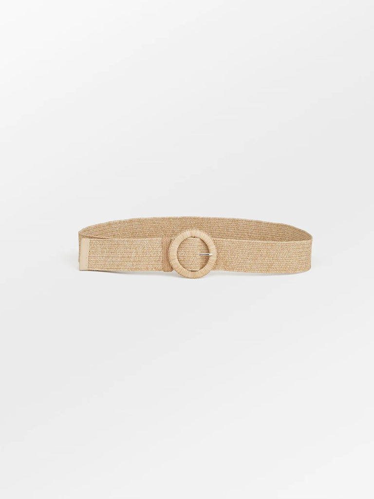 This simple neutral straw belt from Becksondergaard is a perfect addition to your summer wardrobe.&nbsp; It comes in one size and can be adjusted as required.