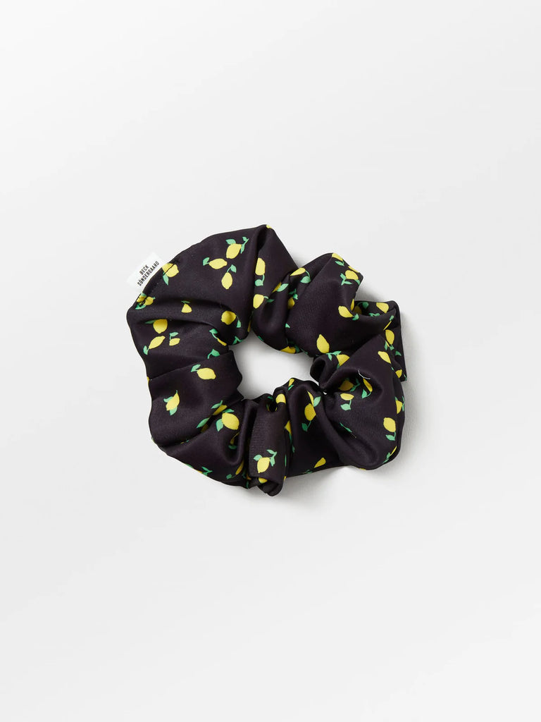 This gorgeous scrunchie is not only attractive but highly practical at keeping your flocks at bay. The lemon print is fresh and summery and enough to dress up any ponytail. Great as a gift or as a treat for yourself.    
