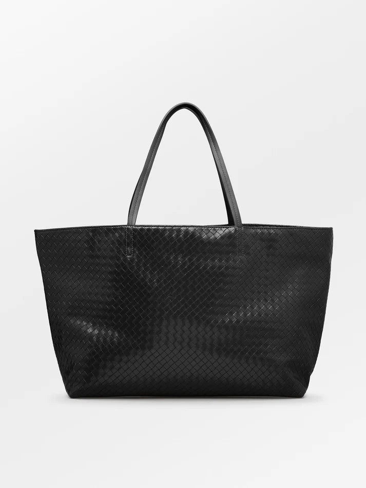 The Rallo Lottie Bag from Becksöndergaard is a stylish woven bag which can be worn over the shoulder or carried by hand.  It features one large compartment with a magnetic closure and has a separate zippered pocket.  It measures 40 x 30 cm and is big enough to carry a 13" laptop. Made from 100% PU.