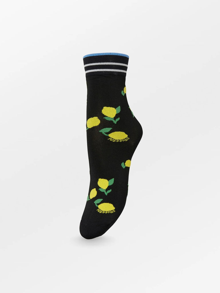 Pop your feet in these fun lemon print socks to jazz up your outfit! Wrap them up as a gift or keep them as a treat for yourself. You can never have too many pairs of socks. 