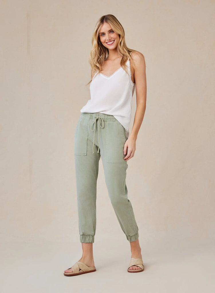 Our favourite relaxed everyday trouser is back! Crafted from Bella Dahl's signature soft fabric with a drawstring waist, side and back pockets and cuffed ankles, you'll reach for these again and again!