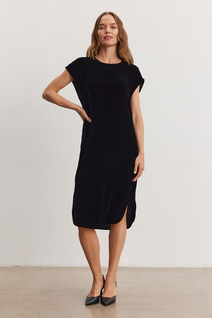 Ah we love a black velvet dress for the holiday season and Harper from Velvet by Graham and Spencer does not disappoint.&nbsp; With an easy shape and an optional self tie diamante belt this is classic but not in any way boring.&nbsp; Pair with an elegant stiletto and you're ready for Christmas drinks!