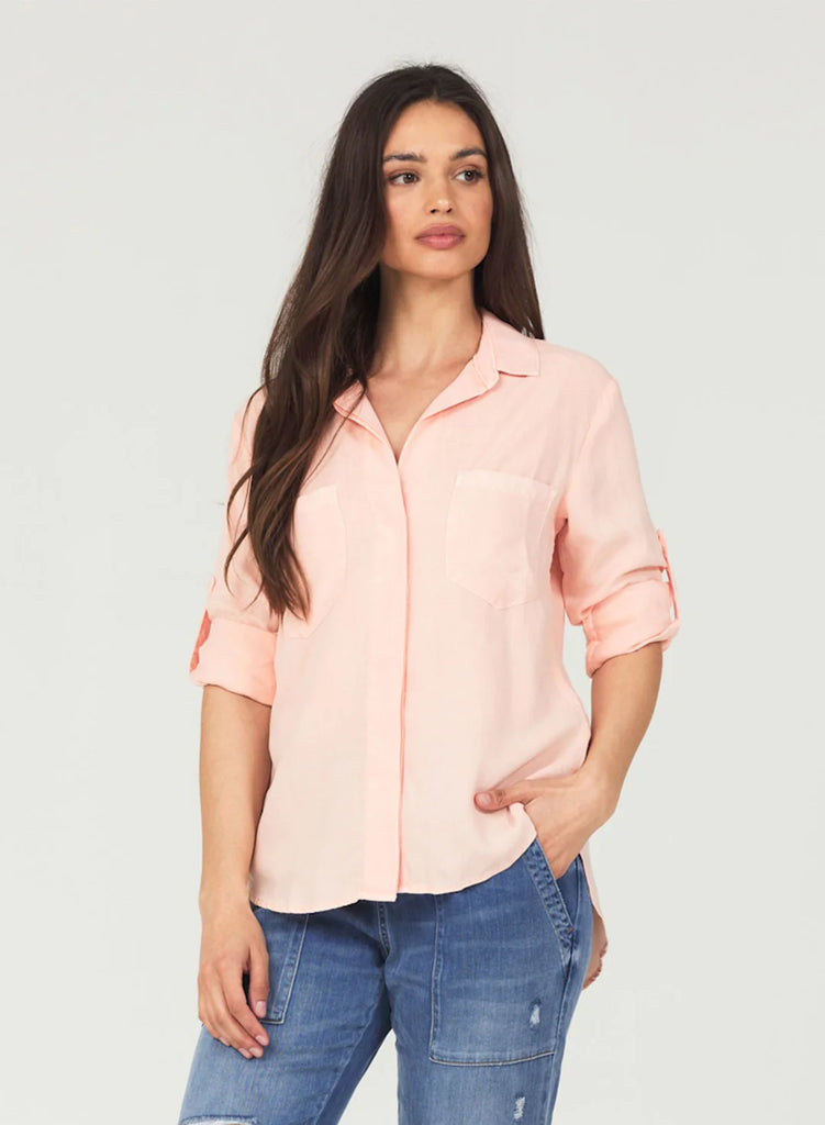 A signature favourite from Bella Dahl, the split back button down is a shirt you'll reach for again and again.  We love the softness of the fabric, the roll tab sleeves and especially the split back detail.  A versatile top that will definitely become a staple in your wardrobe. 