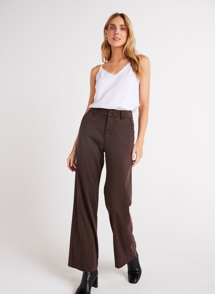 Say hello to Sydney - you're new go to trousers!&nbsp; Crafted from Bella Dahl's signature super soft fabric and featuring a wide leg and front and back pockets they are super versatile, comfortable, and they'll soon become your new favourites for everyday wear! Wear them casually with trainers and a tee or with heels and a blouse for an evening party.&nbsp;