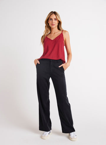 Say hello to Sydney - you're new go to trousers!&nbsp; Crafted from Bella Dahl's signature super soft fabric and featuring a wide leg and front and back pockets they are super versatile, comfortable, and they'll soon become your new favourites for everyday wear! Wear them casually with trainers and a tee or with heels and a blouse for an evening party.&nbsp;