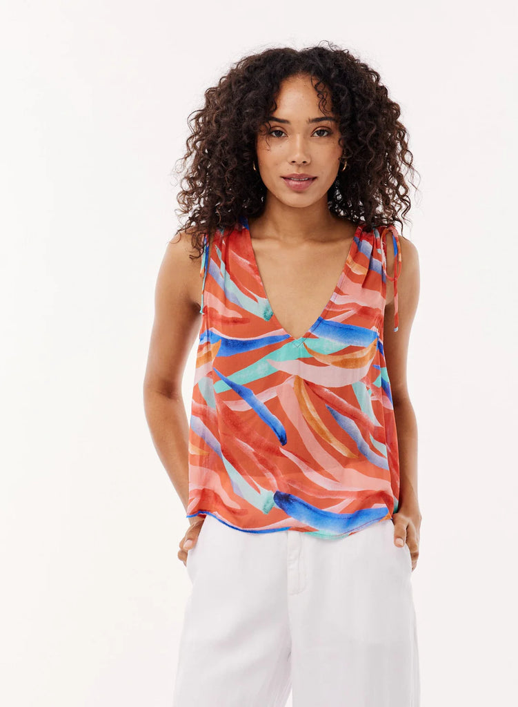 The Paradise Top from Bella Dahl is vibrant and fun - the perfect addition to your summer wardrobe! Featuring a v-neckline and tie details at the shoulder, this is an easy to wear light weight top that is perfect with white denim. 