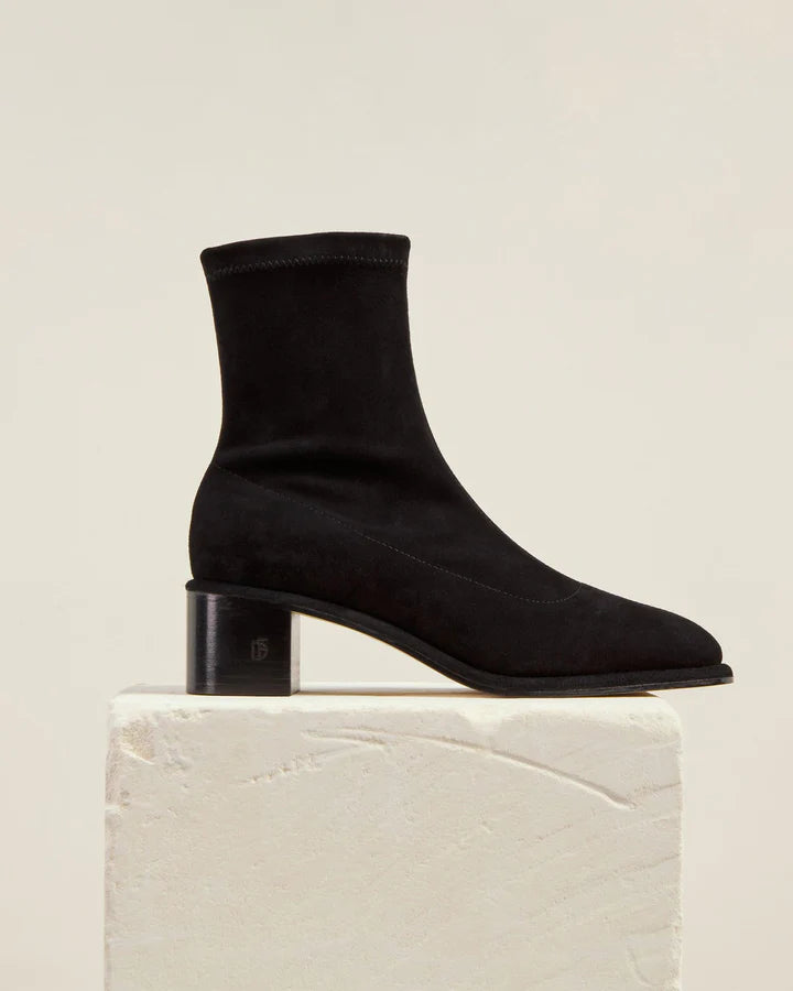 The Iris Boots from Dear Frances are crafted from the softest Italian suede. Designed to have a slim silhouette, these ankle length boots are like a second-skin. These boots also feature a block heel measuring 5cm and have a subtle brand logo at the side. 