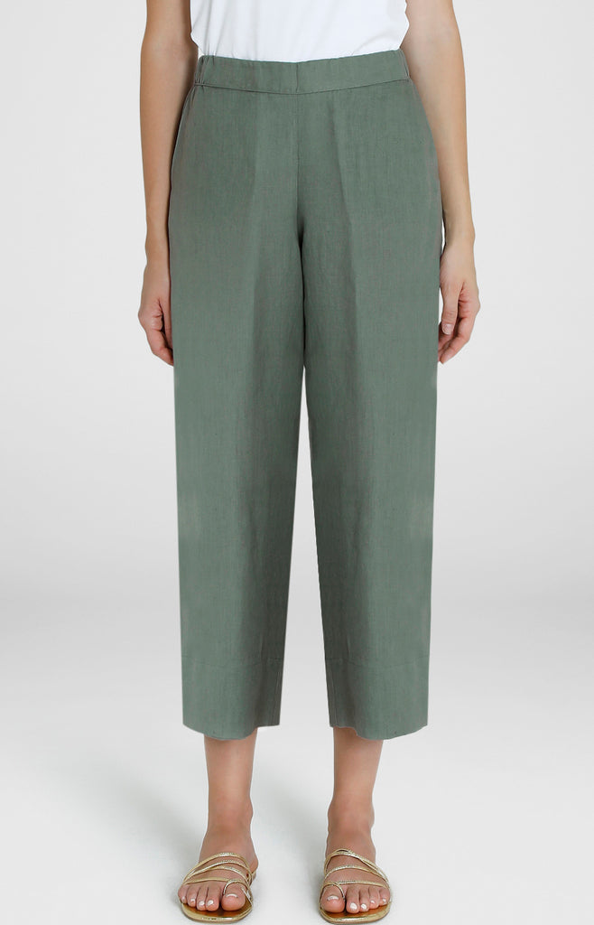 Say hello to super long legs!  These linen trousers from Whyci are the perfect Summer trouser.  With a flat fronted elasticated waist and a wide-ish leg these are absolutely perfect paired with your favourite white tee for a relaxed Italian vibe.  Love them!