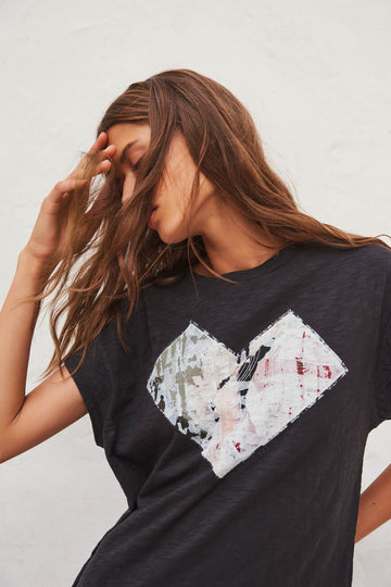 Who doesn't love a tee!  The Vadim by ba&sh is quintessentially cool!  With a crew neck and short sleeves and a geometric heart shaped pattern on the front this is the perfect tee to pair with your favourite denim.