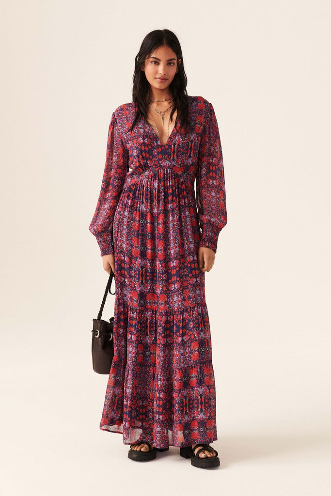 The lovely Daryl maxi dress from ba&sh ticks lots of our boxes!  Featuring a flattering v neckline, elbow length sleeves and smocking to ensure a good fit this dress has a bit of a 70"s boho chic look!  Pair with boots now and then with a sandal as the weather warms up!