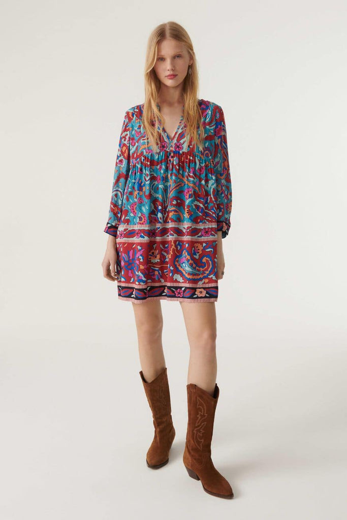 The Maureen Mini Dress from Ba&sh offers the ultimate boho look. The loose and flowing fit makes this dress super comfortable and features long cuffed sleeves and a v-neckline. Easy-to-wear, this dress looks great with high-heeled sandals or cowboy style boots. 