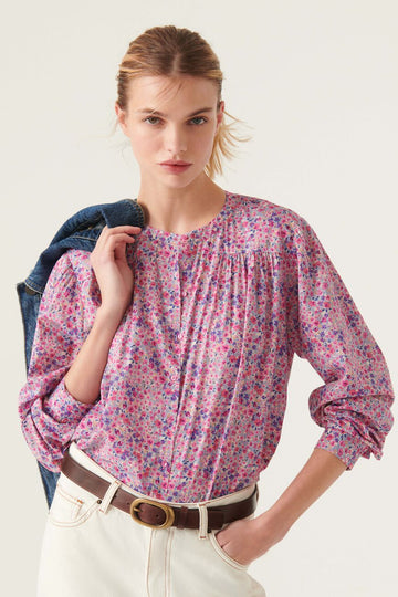 The Xala shirt from uber cool French brand ba&sh is feminine and flirty.  In a pretty floral print with a nod to a Liberty print and featuring panels on the shoulders and at the back and pretty smocked cuffs this looks fabulous paired with your favourite white denim. 