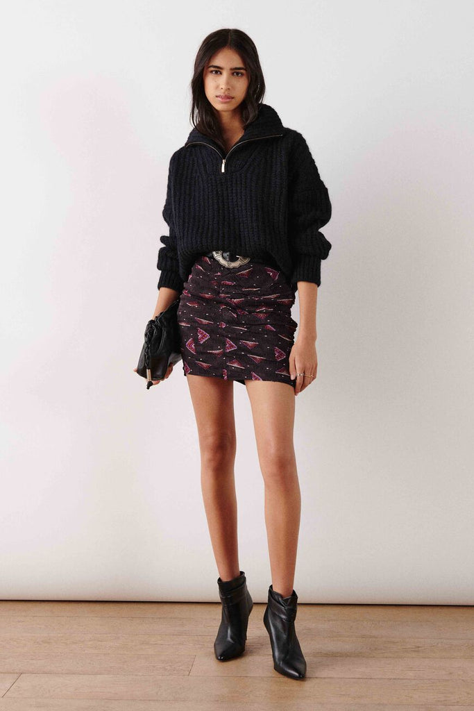 This gorgeous Cassie skirt from ba&sh is short, drapey and flirty! Crafted from a smooth viscose with a detailed print, this short skirt drapes horizontally at the front and finishes with a floaty flouncy hem. Pair with your favourite chunky knit and biker boots for a cool outfit.