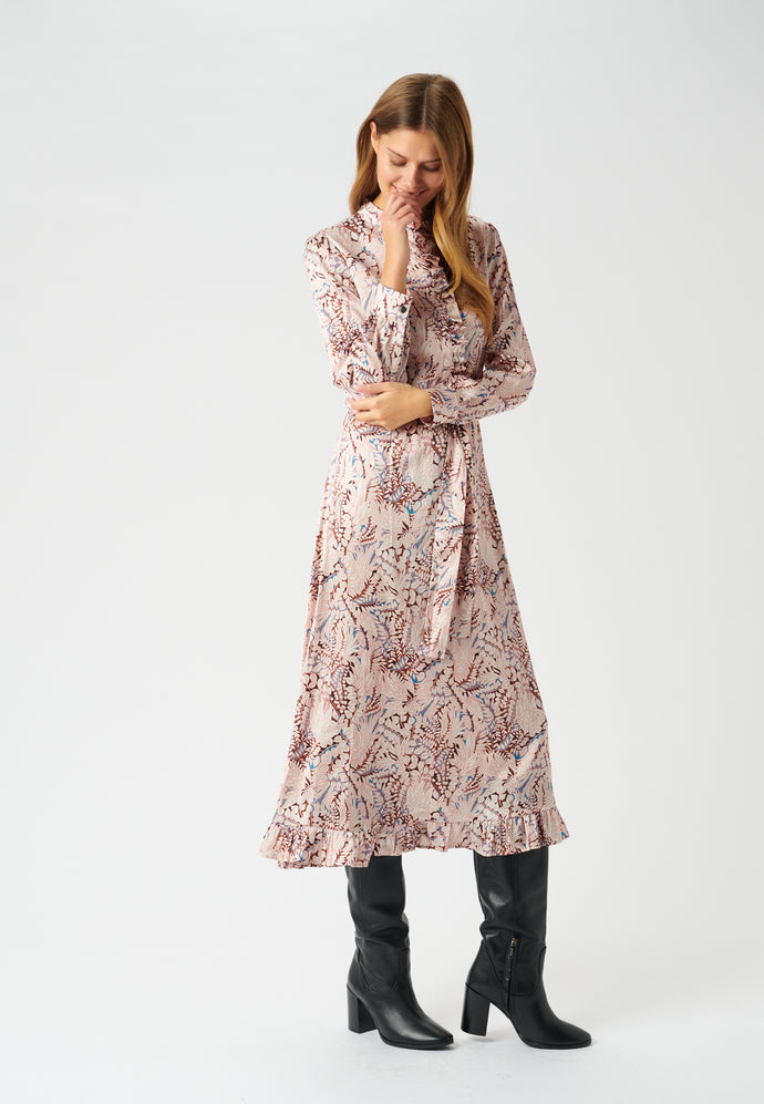 The Adina Midi Dress is an absolute stunner from dea kudibal!  Crafted from super soft and comfortable stretch silk twill and in a gorgeous pinky leaf print this is a dress that has it all.  Featuring long sleeves, feminine ruffle details at the neck and down the front centre buttoning and the hem as soon as you put this on you are going to love how it falls and flatters.  Pair with your favourite boots and leather jacket for effortless dressing at it's best.