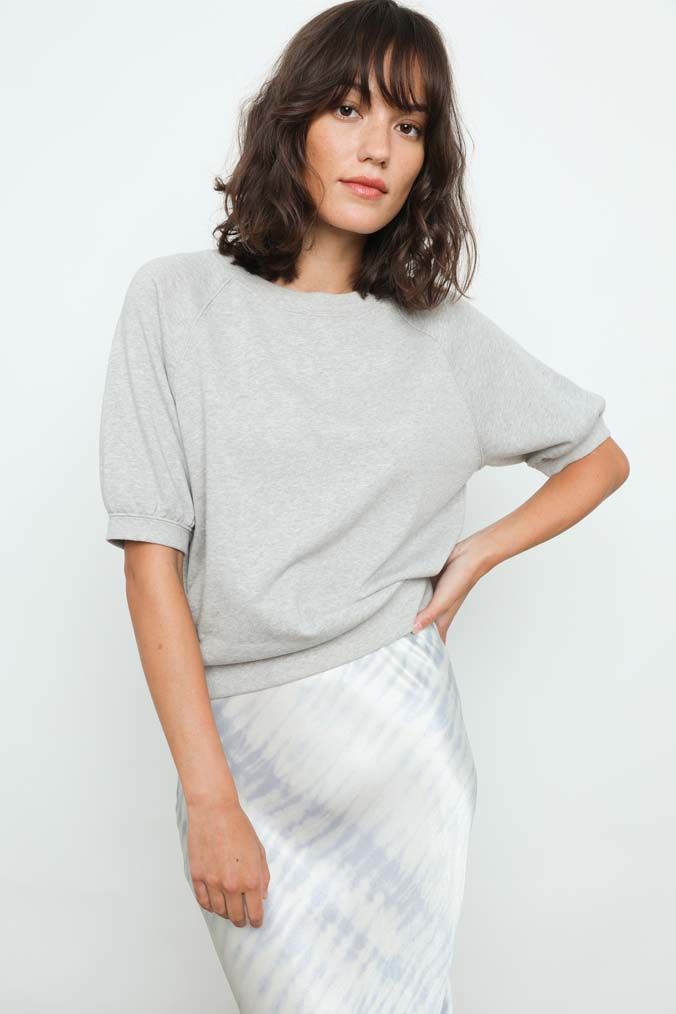 Crafted from super soft lounge terry and featuring short slightly puffed sleeves, a boxy fit and banded cuff at the elbow Lia will quickly become your go to pullover for being comfortable yet stylish.  Pair with the gorgeous Anya Skirt from Rails in Blue Tide and your favourite white trainers for an effortless put together look.  