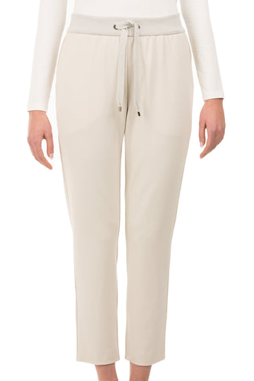 These drawstring beige trousers from Le Tricot Perugia are the true definition of classy comfort. Featuring a glitter waistband and drawstrings, pockets and a straight leg, these jogger-like trousers are perfect for travelling or running your errands in style. These drawstring trousers also come in khaki which are available in store.