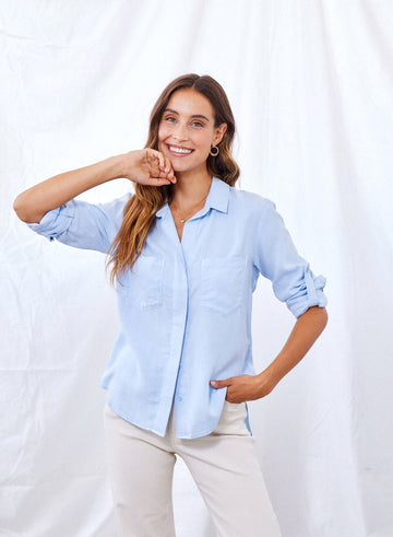 A signature favourite from Bella Dahl the split back button down is a shirt you'll reach for again and again.  We love the softness of the fabric, the roll tab sleeves and especially the split back detail.  A versatile top that will definitely become a staple in your wardrobe. 