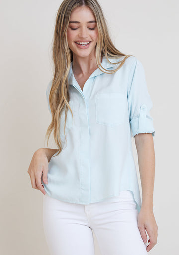 This pretty Bella Dahl shirt with a button up front and split at the centre back is crafted from their signature super soft material and very flattering.  In a gorgeous seafoam colour this is perfect paired with your favourite white denim shorts or jeans.