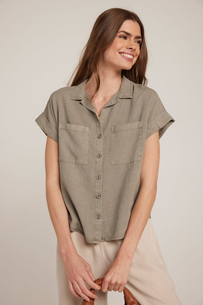 A classic and extremely versatile piece from Bella Dahl.  Crafted in their signature super soft fabric and featuring a relaxed fit this is perfect buttoned up with jeans or unbuttoned over a cami as a layering piece.  With endless styling possibilities you will reach for this again and again.