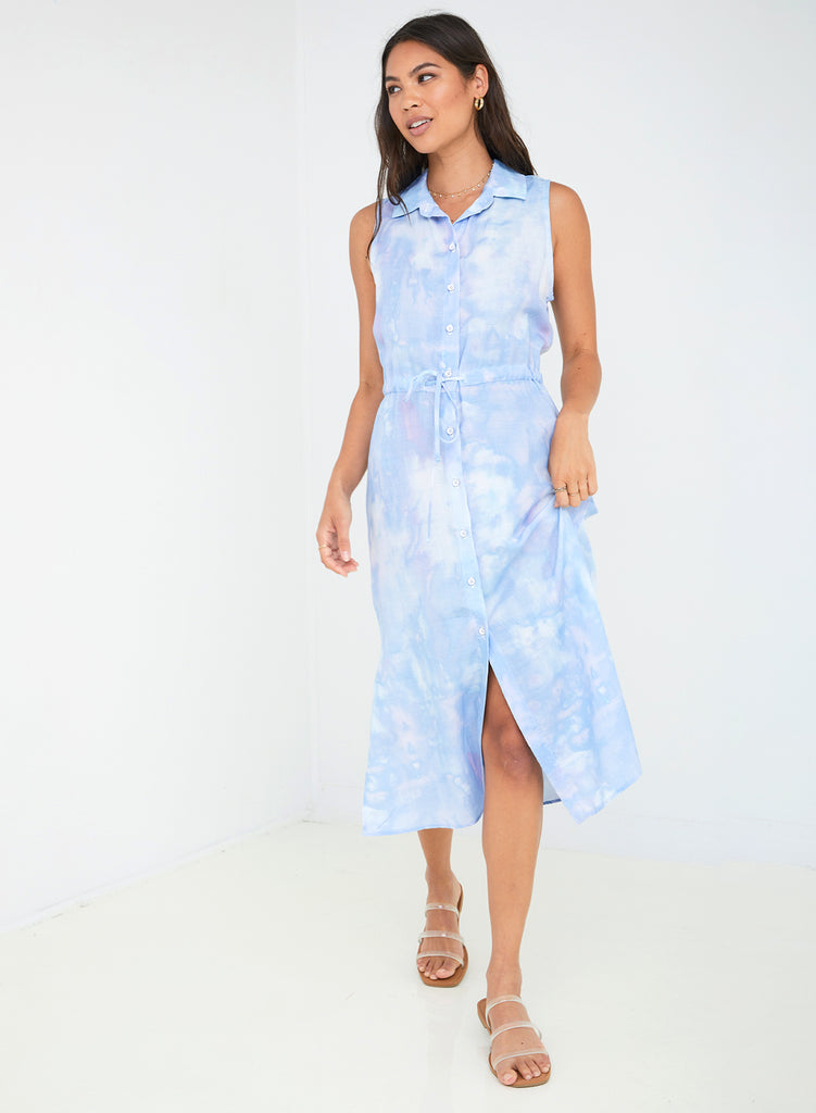This sleeveless swing hem midi dress from Bella Dahl features button up detailing, a drawstring waist tie and an eye-catching blue tie-dye pattern. Pair with trainers for a relaxed everyday look or dress up for an occasion with a pair of heeled sandals. 