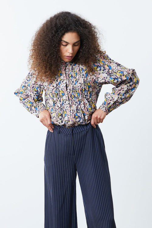 The Balu Shirt is a classic shirt with extraordinarily beautiful details.  Featuring long sleeves, buttoned front opening and feminine frill at the neckline and it a very pretty print this is perfect paired with denim.