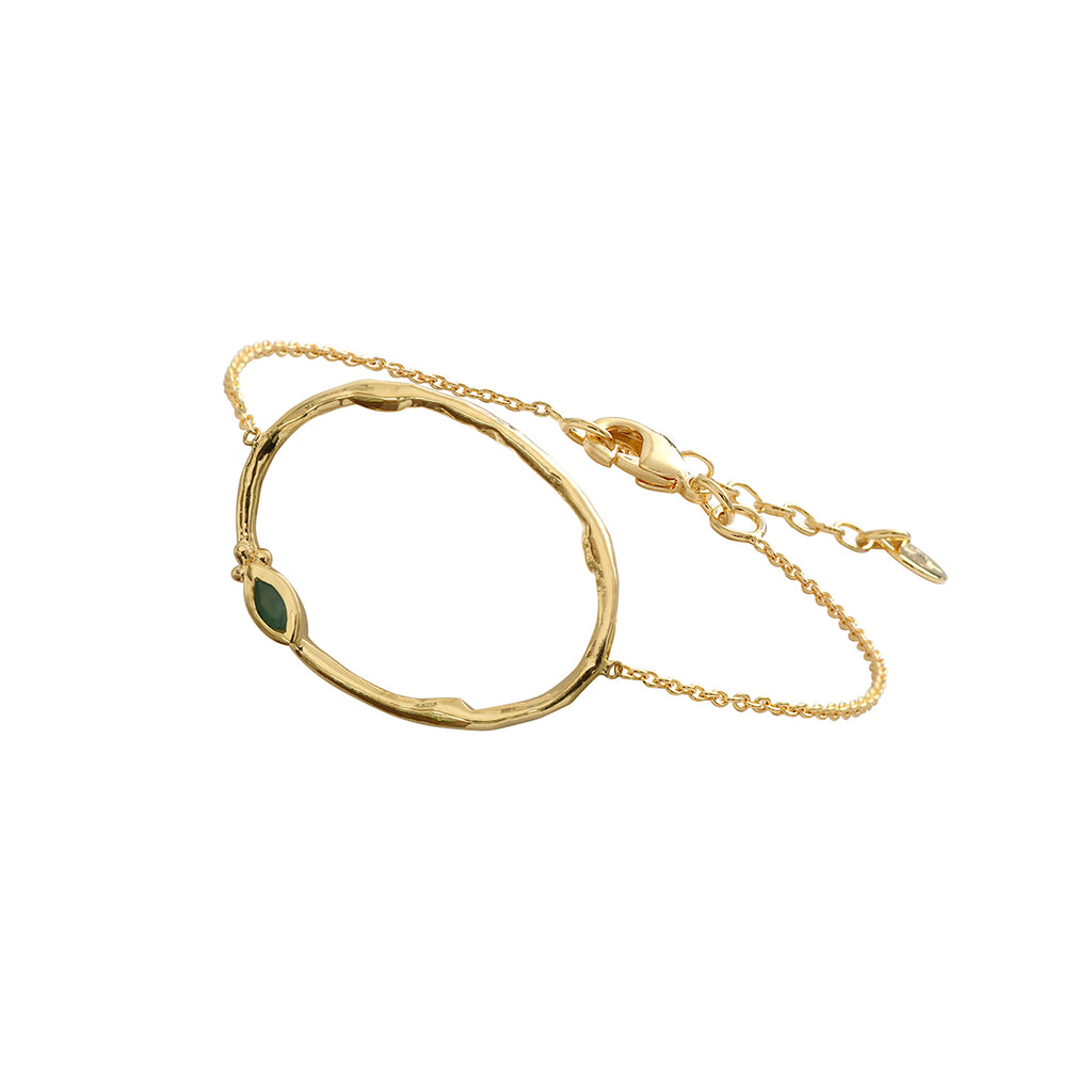 The Billie Emerald bracelet is dainty and delicate.  Featuring a circular disc with a tiny green jewel this bracelet is the perfect finishing touch to any outfit.   Pair with the matching Billie Earrings and/or Necklace for a put together look.  Perfect for day or evening we love this!