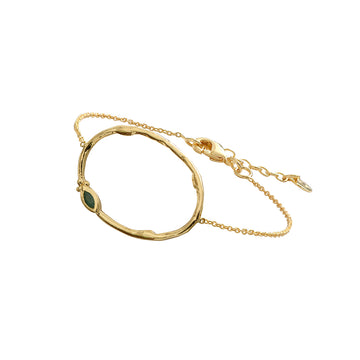 The Billie Emerald bracelet is dainty and delicate.  Featuring a circular disc with a tiny green jewel this bracelet is the perfect finishing touch to any outfit.   Pair with the matching Billie Earrings and/or Necklace for a put together look.  Perfect for day or evening we love this!