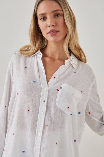 Charli is back with multi coloured embroidered daisies! A favourite from Rails, the Charli is crafted from a super soft linen and rayon blend. It has a longer hem at the back, a single chest pocket and a relaxed body shape that flatters just about everyone. Pair with your denim for a lazy Sunday afternoon.
